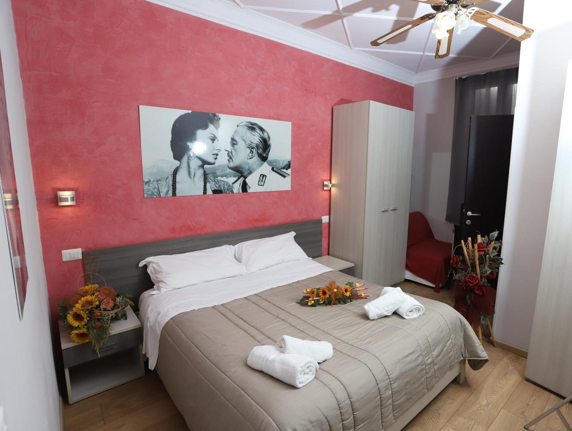 Palace King Of Bed & Breakfast *